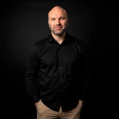 Jonathan M Kvarfordt